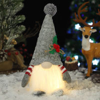 Gnome lumineux à LED avec baies de houx, figurine de table scintillante pour Noël, hiver, décoration de cheminée, cadeau