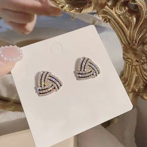 Orecchini a triangolo da donna, gioielli minimalisti alla moda per l'ufficio - Product Image 3