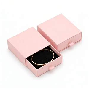 กล่องใส่กำไลข้อมือแบบมินิมอล กล่องบรรจุภัณฑ์เครื่องประดับแบบเลื่อนแข็งแรง บุผ้ากำมะหยี่ ปั๊มโลโก้ตามสั่ง โรงงานผลิตโดยตรง - Product Image 1