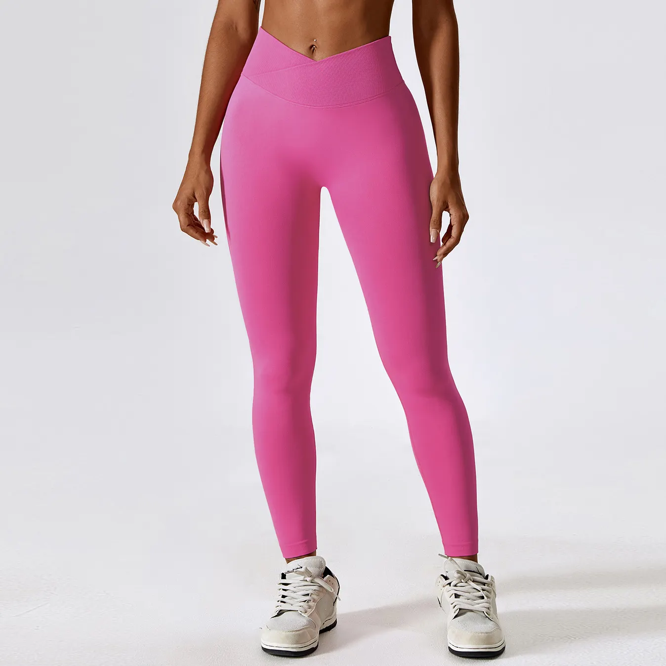 Venta al por mayor de las mujeres de alta calidad de realce de glúteos de compresión corte en V cintura sin costuras correr deportes Yoga Leggings medias