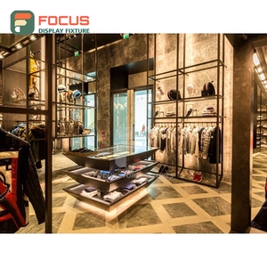 Mostrador de Exhibición de Metal Cromado de Alta Calidad para Tiendas Boutique, Diseño Interior Comercial para Tiendas de Ropa - Product Image 5