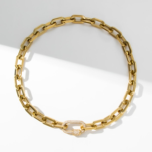 YF5245 Collana con Catena Chunky in Acciaio Inossidabile Placcato Oro 18K ad Alta Lucentezza con Chiusura a Moschettone in Zirconi per Donne - Product Image 1