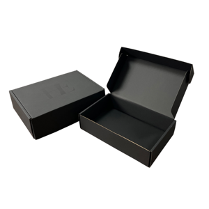 Cajas de Cartón Corrugado Negro Mate con Logotipo Personalizado en Relieve para Empresas Pequeñas - Product Image 1