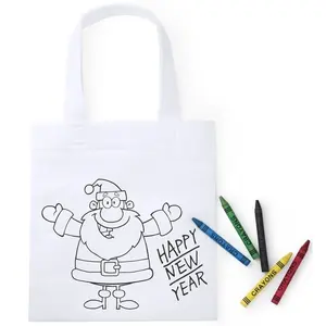 Shopper natalizio TNT con pastelli e gadget personalizzati - Product Image 1