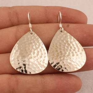 Pendientes colgantes de plata de ley 925 al por mayor, diseño geométrico moderno de alta calidad, Colección clásica de lujo, corte de pera para mujer - Product Image 4