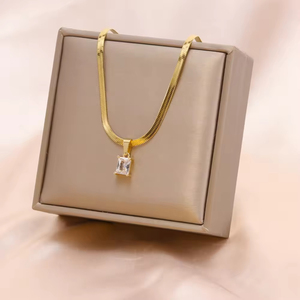 Collier tendance étanche en acier inoxydable plaqué or 18 carats avec chaîne serpent plate et pendentif carré en zircon vert délicat pour femme - Product Image 4