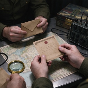 Spy Network: Gioco di Carte di Spionaggio della Guerra Fredda, un Gioco di Deduzione e Attrappatezza - Product Image 5