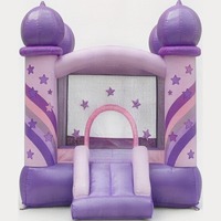 Château gonflable éclatant arc-en-ciel avec toboggan pour enfants, idéal pour les fêtes en extérieur – Vente en gros