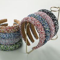 Serre-tête tendance en éponge avec incrustations de diamants, bordure large, étoiles super brillantes égayant le ciel, motif figurine en casque