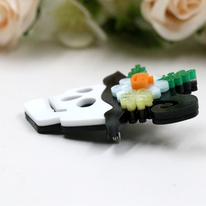 <span class=keywords><strong>Broche</strong></span> personnalisée en forme de crâne d'Halloween avec chapeau de sorcière |   Épinglette en acrylique 3D superposée |   Bijoux de fête en gros pour cadeaux de festival 2026 - Product Image 3