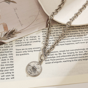 สร้อยคอสแตนเลสสตีลแบบคิวบัน จี้ทรงกลม ตัวล็อคแบบ OT สีเงิน ประดับเพชรขาวทรงเรขาคณิต ดีไซน์จักรวาล - Product Image 4