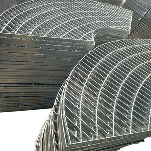 Grilles de drainage dentelées 32x5 antidérapantes en acier galvanisé à chaud - Product Image 3