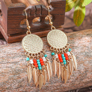 Pendientes Largos de Aleación Bohemia con Diseño de Pluma Bañados en Oro para Fiesta, Joyería Femenina con Cuentas y Hojas - Product Image 1