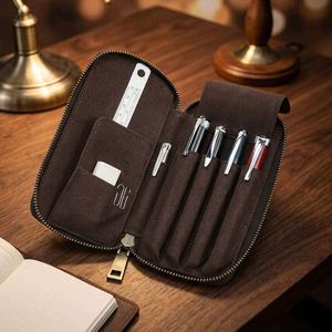 Étui à stylos en cuir Crazy Horse moderne, lot de 4, fait main, durable, multifonctionnel, avec fermeture éclair gaufrée, en cuir véritable, pour étudiants - Product Image 1