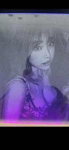 Pintura de Retrato en Vidrio Martillado de Diseño Exclusivo, Fotos Personalizadas de Conciertos de Ídolos, un Regalo Preciado para los Fans. - Product Image 4