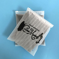 Sacs à fermeture éclair en plastique mat givré imprimés sur mesure de haute qualité, emballage durable pour vêtements et articles vestimentaires