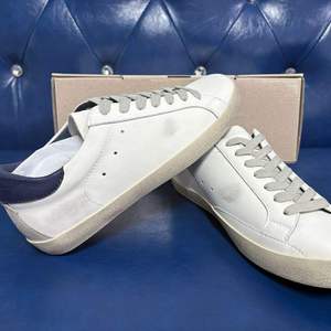Chaussures pour hommes de style vintage de haute qualité, polyvalentes, en cuir vieilli, à semelle plate, unisexes, chaussures de skate, baskets décontractées à la mode - Product Image 1