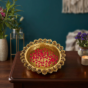 Elegante Urli La mezcla perfecta de tradición y belleza Ilumina tu espacio con un Urli Diya atemporal - Product Image 5