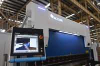 Presse plieuse hydraulique CNC entièrement automatique 200T avec 6+1 axes pour tôles d'acier, à vendre