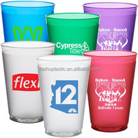 Gobelet réutilisable en PP dépoli de 18 oz avec couvercle personnalisé, logo et couleur imprimés par sérigraphie – Style américain tendance pour les fêtes