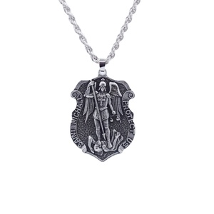 Collar con Colgante de San Miguel Arcángel, Joyería Cristiana de Moda para Hombre - Product Image 1