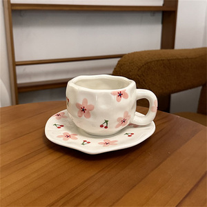 Set di Tazza da Caffè in Ceramica Dipinta a Mano con Piattino e Vassoio, Design Floreale Originale per Tè e Latte - Product Image 2
