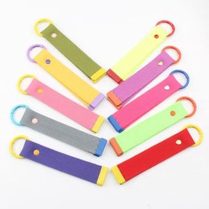 Porte-clés personnalisé vierge coloré en nylon/polyester de Corée du Sud, avec bande de tissu brodée à la main, pour bagages - Product Image 1