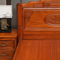 Lit en bois massif de style chinois traditionnel avec tête de lit sculptée, cadre de lit plateforme oriental de style antique pour chambre principale et chambre d'amis