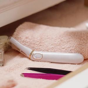 Depiladora y Recortadora Personal para Zona Íntima Femenina, Afeitadora Eléctrica Suave para Mujeres - Product Image 4