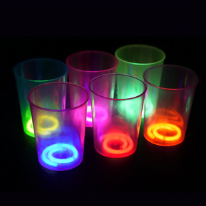 Conjunto Personalizado de 8 Copos que Brilham no Escuro de 12oz (350ml) Embalados em Caixa Colorida - Product Image 1