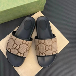 Chaussures de sport de luxe pour femmes, nouveau style, à semelle épaisse, adaptées à une utilisation en extérieur, respirantes et confortables pour la course à pied. - Product Image 1