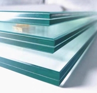 Verre feuilleté sur mesure, de forme personnalisée, pour cloisons de salle de bain d'hôtel et décoration extérieure, avec protection contre le vent
