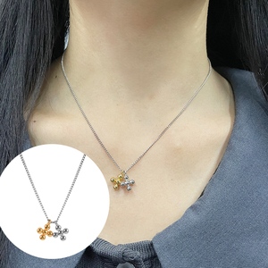 สร้อยคอจี้รูปกางเขนประดับลูกบอลเงา 2 ลูก ชุบโรเดียมทองเหลือง แฟชั่นขายส่ง - Product Image 3