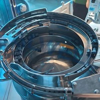 Machine de remplissage automatique de seringues chimiques COP/COC avec contrôle PLC et moteur pour flacons en verre, gels haute viscosité et bouchage sous vide