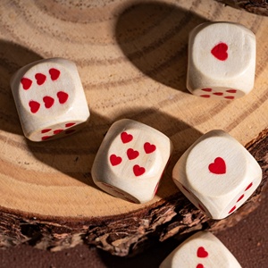 Faccub Nhà Máy Bán Buôn 16Mm Trò Chơi Xúc Xắc Tùy Chỉnh Khắc In Số Lượng Lớn Xúc Xắc Vuông Góc Tròn Sáu Hai Mặt Bằng Gỗ Mô Hình Trái Tim Xúc Xắc - Product Image 3