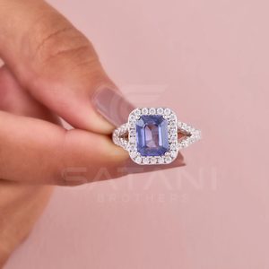 Elegante Anillo de Halo con Circonita Cúbica Azul Corte Esmeralda, Elaborado en Plata de Ley, Anillo de Compromiso Perfecto para Mujer - Product Image 2