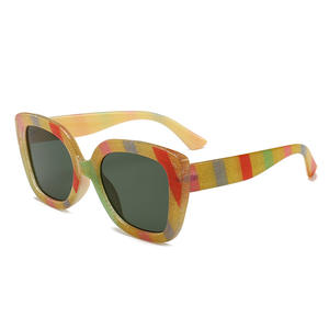 Vidrio listo para enviar <span class=keywords><strong>en</strong></span> <span class=keywords><strong>stock</strong></span> nueva llegada colorido señoras fuera UV400 lentes de gran tamaño marco cuadrado gafas de sol - Product Image 2
