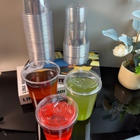 Gelas Plastik Minuman Bawa Pulang Transparan Custom Branded PP PET Alas Bulat 10 12 14 16 18 20oz Dengan Tutup Datar, Gelas Plastik Sekali Pakai