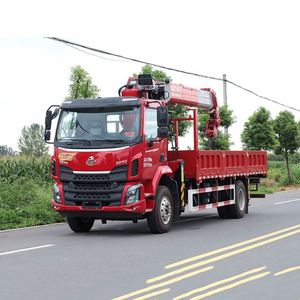 Dongfeng 4*2 Lifting Transport Truck Fitted with Changxing 8-ton Telescopic Boom, Strong <b>Power</b> Output, Quick Acceleration - Product Image 4