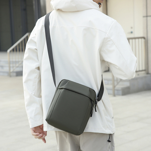 Sacs bandoulière personnalisés en gros avec logo, grande capacité, unisexe, légers et confortables, sac messager de haute qualité en tissu Oxford - Product Image 3