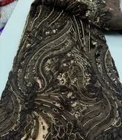 Dentelle française pour femmes, collection août 2026, avec matériaux brillants et perles faites à la main