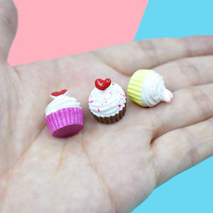 Cabujón de resina con forma de cupcake dulce para manualidades, álbumes de recortes, fabricación de joyas, accesorios para horquillas, dijes de comida en miniatura para muñecas - Product Image 3