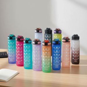 Bouteille d'eau sport en plastique isotherme 1L grande capacité avec paille, portable, à changement de couleur progressif et marqueur de temps, pour une motivation accrue - Product Image 3