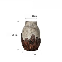 Vas Meja Keramik Ramah Lingkungan Ringan dengan Relief Kayu Pinus Antik yang Dilukis Tangan untuk Dekorasi Bunga Kering di Restoran