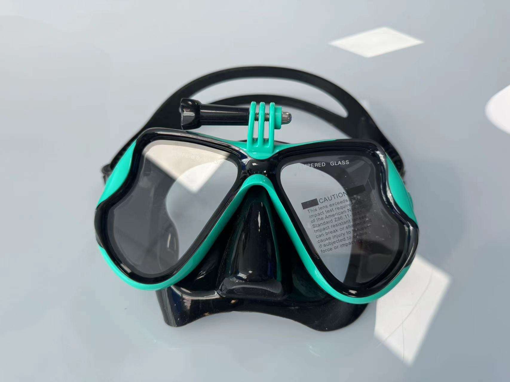 สีดำและสีเขียว