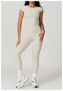 Vente en gros de vêtements de sport pour femmes vêtements de fitness pantalons taille haute leggings et t-shirt de yoga shorts hauts ensembles de yoga et d'entraînement de gymnastique - Product Image 2