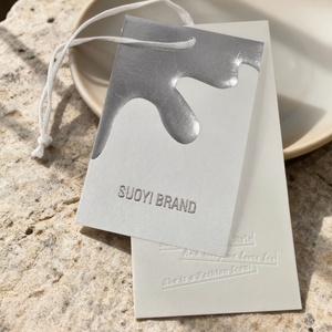 Étiquettes suspendues personnalisées de luxe pour t-shirts avec cordon ciré et épingle de sûreté – Étiquettes volantes pour vêtements, idéales pour votre marque de prêt-à-porter - Product Image 3