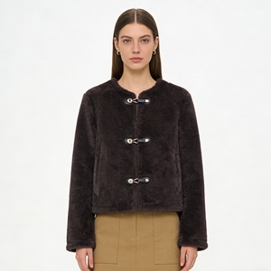 Manteau court en fausse fourrure pour femme avec fermeture à boutons - Tendance mode - Product Image 4