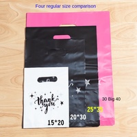 Sac d'emballage de t-shirt à poche plate à quatre doigts Sac de vêtement de remerciement transfrontalier portable en plastique PE pour le commerce extérieur en gros