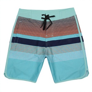 Shorts de plage unisexes de haute qualité avec logo personnalisé, rayés, respirants, à séchage rapide, anti-UV, impression par sublimation - Product Image 3